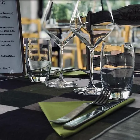 Lou Caleu Restaurant Le Rocher Des Abeilles Saint-Martin-de-Castillon