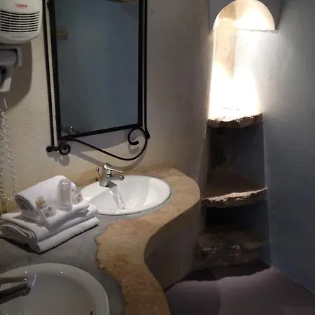Hotel Lou Caleu Restaurant Le Rocher Des Abeilles Saint-Martin-de-Castillon