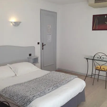 Lou Caleu Restaurant Le Rocher Des Abeilles Hotel 3*