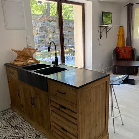 Hotel Lou Caleu Restaurant Le Rocher Des Abeilles 3*