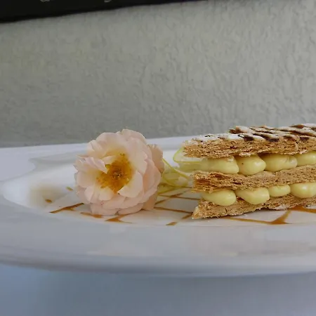 Lou Caleu Restaurant Le Rocher Des Abeilles Hotel